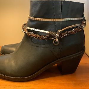 OTBT ANKLE BOOTS BOOTS WITH ANKLE EMBELLISHMENTS